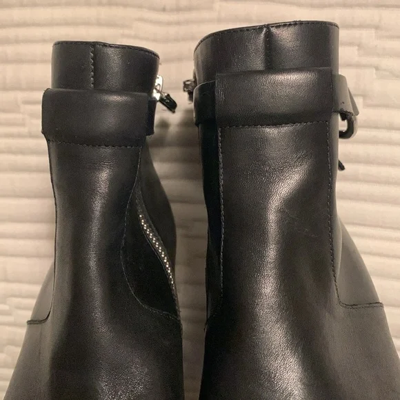 Lauren Ralph Lauren Women’s Black Laletta Leather Bootie Size 7.5B - Picture 2 of 14